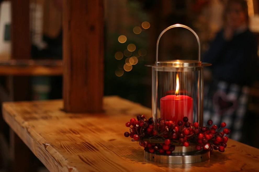 Perfect Elements for An Eclectic Christmas Outdoor Entertainment Area